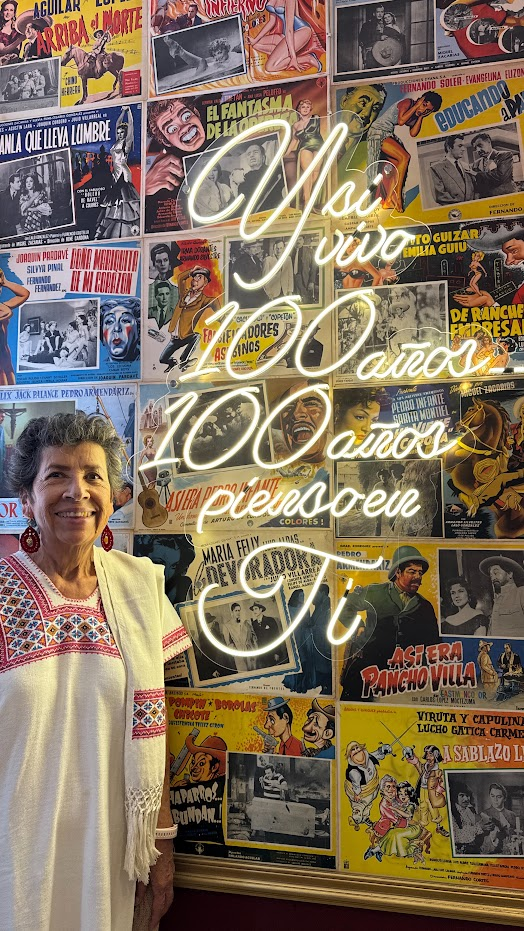 Tarde de boleros en vivo en Mestizaje, con carteles del cine mexicano en los muros